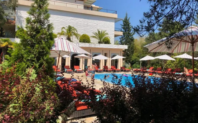 Leo Group BEST STUDIO 1101 Dreamland Oasis CHAKVI