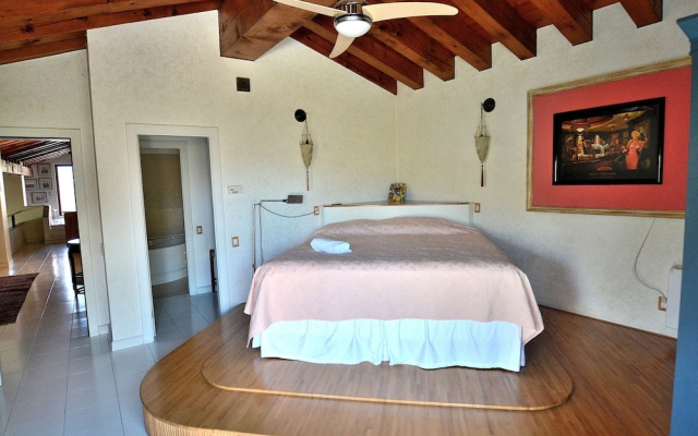 Villa Dismero With Pool