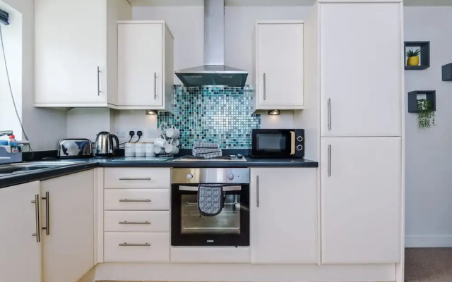 Spacious Home Ideal for Professionals Sleeps 8