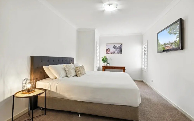 Lovely 3-bed With Alfresco Dining