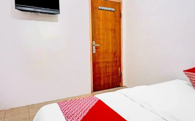 OYO 90743 Kartini Populer