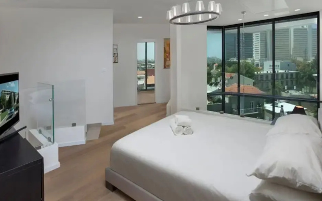 Deluxe Loft 2BR White City by HolyGuest