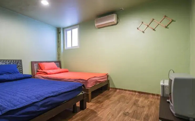 Hostel Korea 5