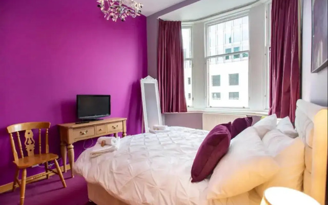Renfield Apartment, Bright and Spacious Home