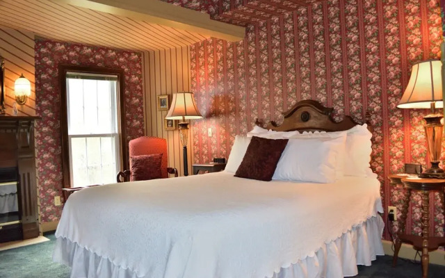 Yelton Manor Bed & Breakfast