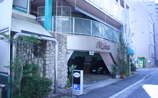 Hotel Alpina Кобе вид на фасад