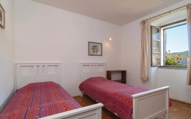 Amazing Apartment in Pucisca With 1 Bedrooms and Wifi