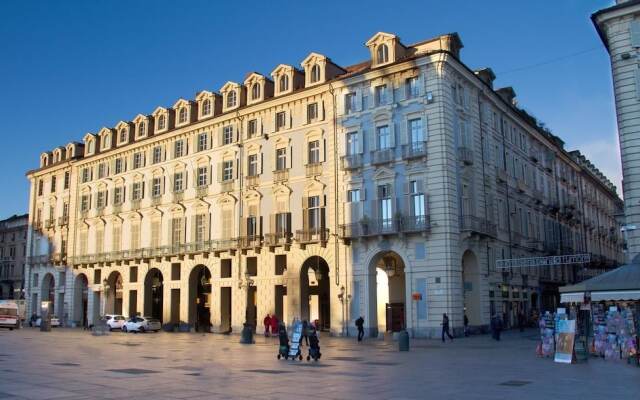Отель Piazza Castello Suite вид на фасад