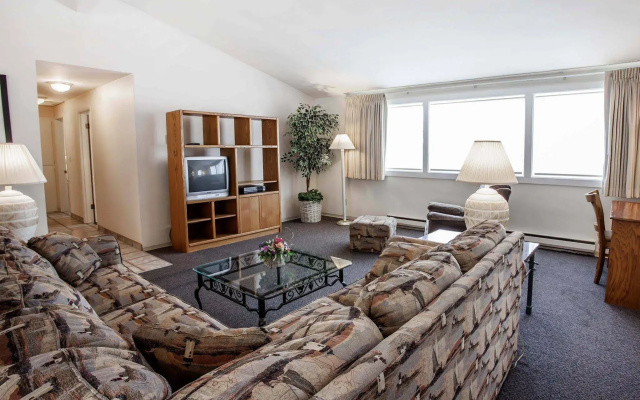 Quality Inn & Suites Bremerton