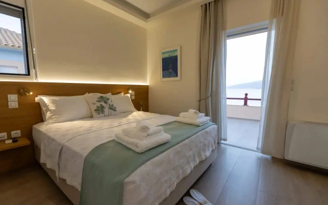 Seafront Villa Ciel With Private Pool in Nafpaktos
