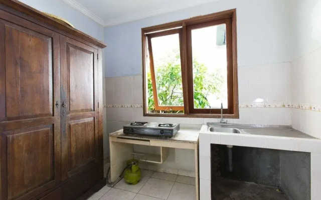 RedDoorz near Pasar Santa
