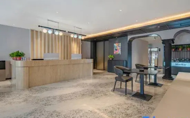 McLaren Hotel (Qinghe City)