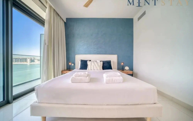 Luxury Sea View Living on Emaar Beachfront