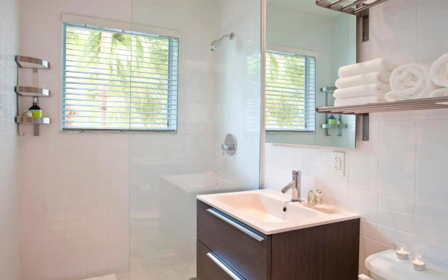 1818 Meridian House Apartments and Suites by Eskape Collection