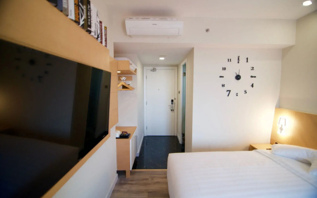 Verse Luxe Hotel Wahid Hasyim