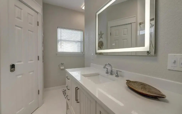 Palm Down & Relax by Silver Sands Vacation Rentals
