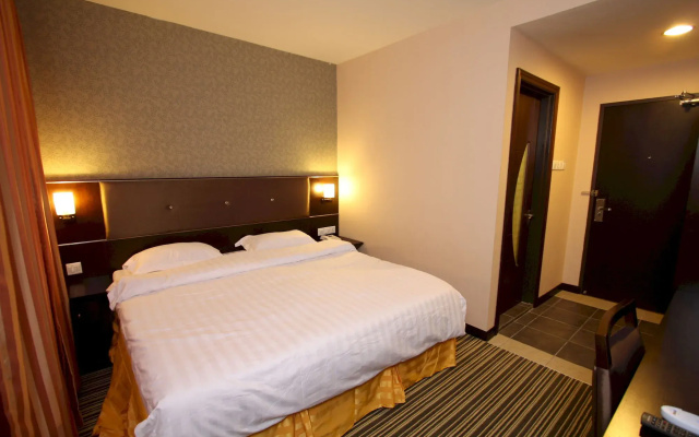 1 City Hotel