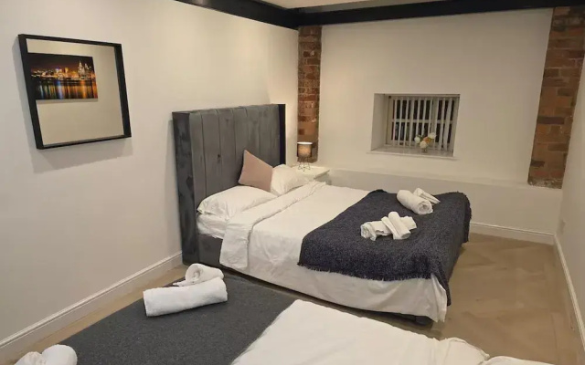 Liverpool Penthouse - Sleeps 8 - City Centre