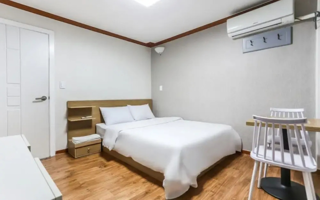 Gangneung J Block Motel