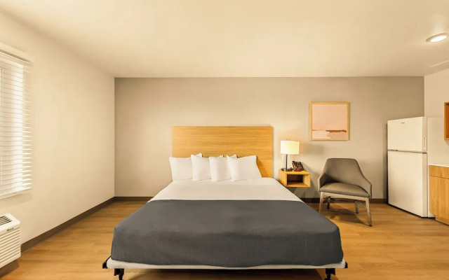 LivAway Suites Phoenix-Tolleson