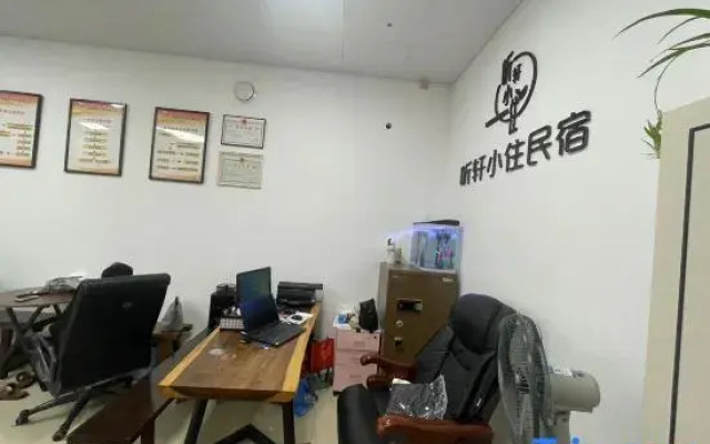 Tingting Xiaozhu Homestay (Century Avenue Branch)