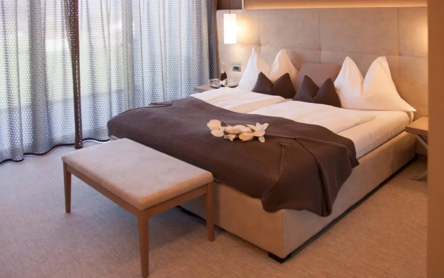The Lodge Hotel