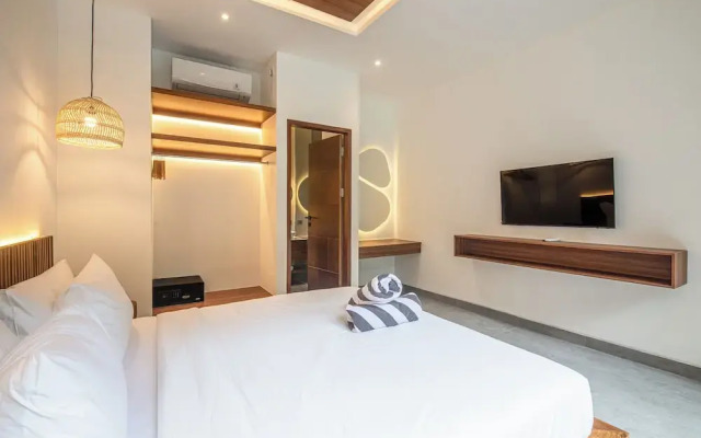 Exquisite 5BR Modern Villa 400m From the Ocean