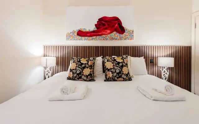 London Hues 2 Bedroom Apartment