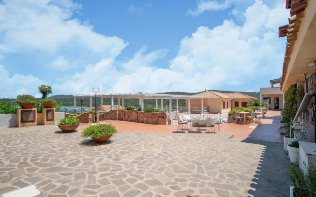 Serene Holiday Home in Marinella With Garden
