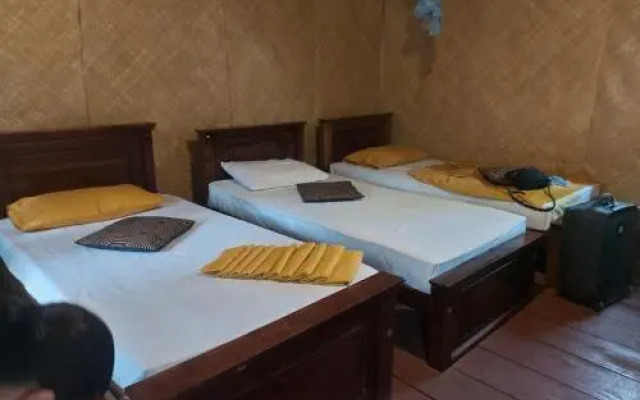 Tree house Hostel Sigiriya