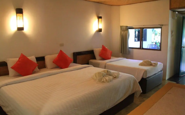 The Hub Erawan Resort