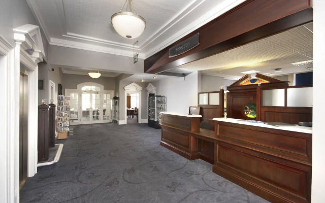 The New Southlands Hotel