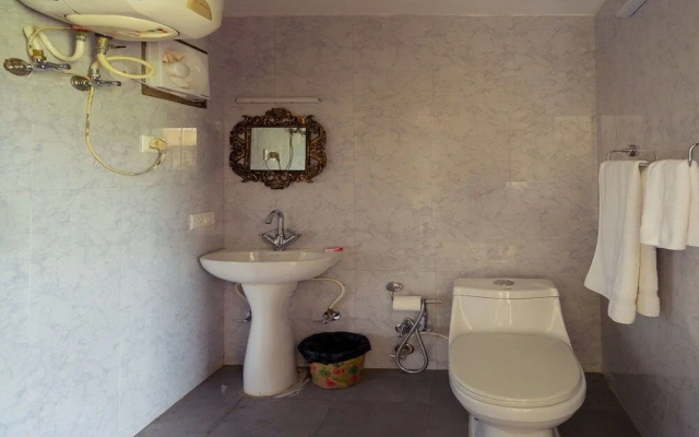 OYO 14137 Home Valley Studio Kempty Road