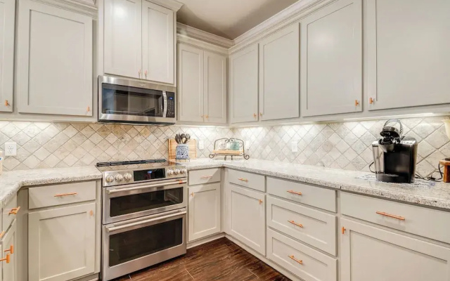 Gorgeous College Station Townhome w/ Patio!