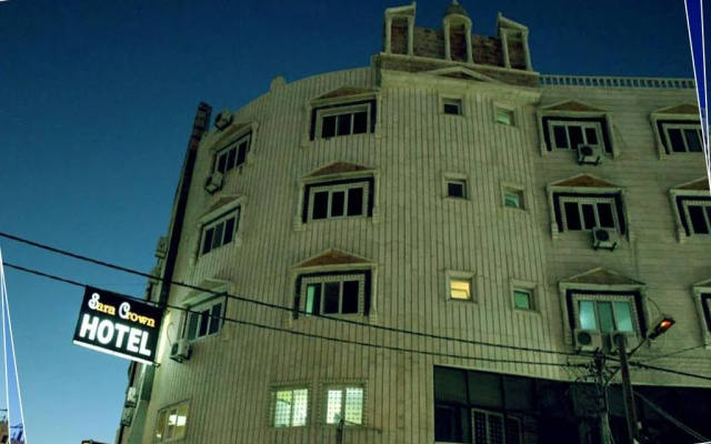Sara Crown Hotel