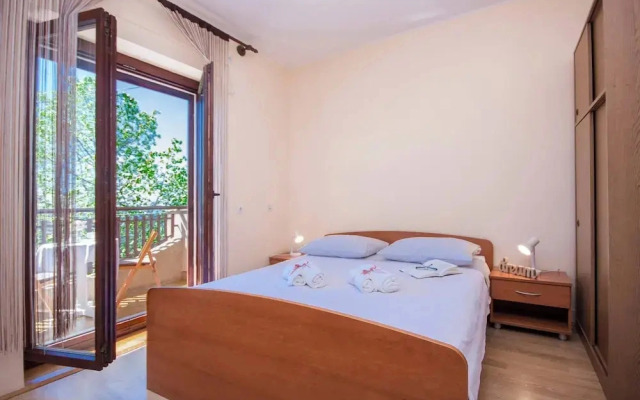 Inviting Holiday Apartment in Primosten