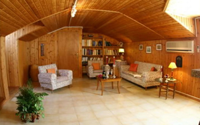 Ionis Art Hotel