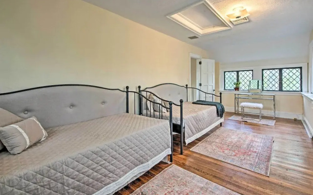 Hot Tub & Mtn Views: Expansive Hazleton Retreat