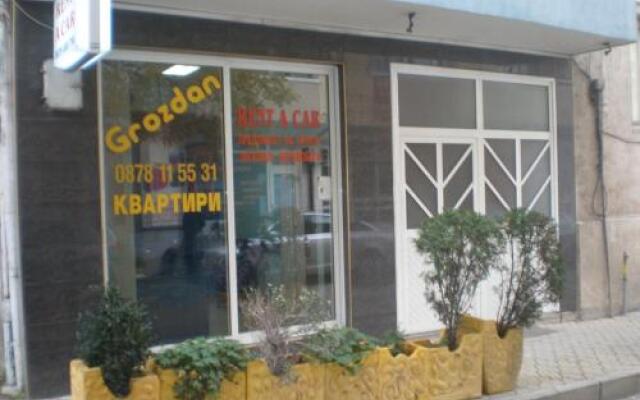 Отель Guest House Grozdan Болгария, Сандански - отзывы, цены и фото номеров - забронировать отель Guest House Grozdan онлайн вид на фасад