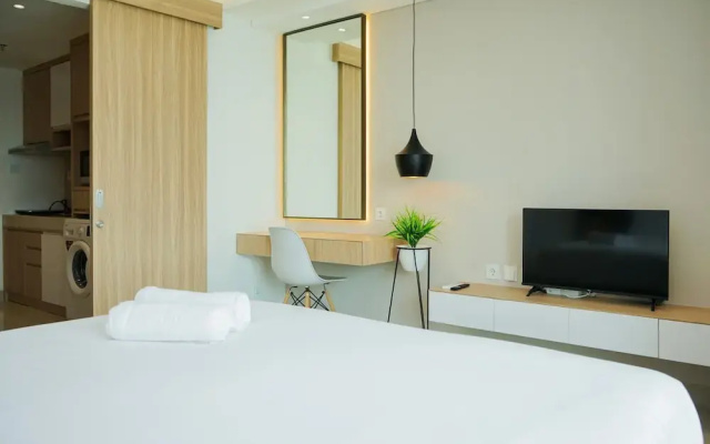 Comfy And Minimalist Studio At Embarcadero Bintaro Apartment