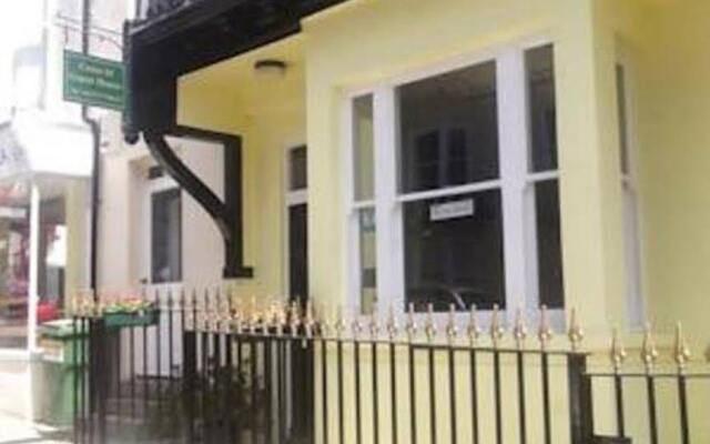 Отель Cross Street Guesthouse вид на фасад