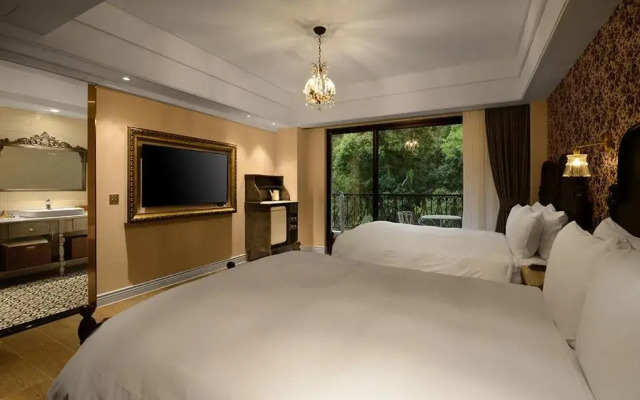 Grasse Grace Manor