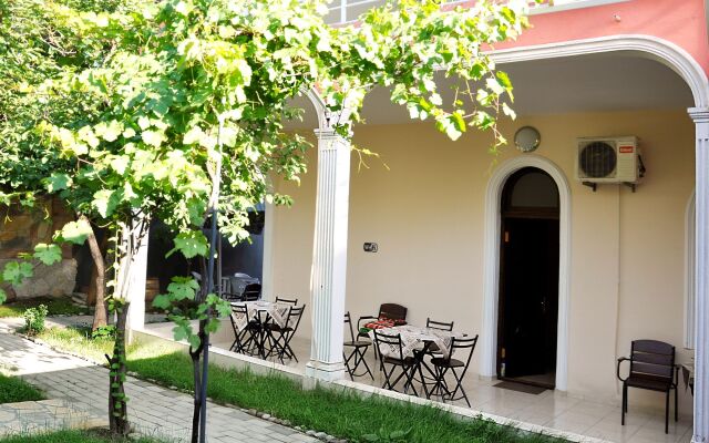 Отель Tbilisi Garden вид на фасад