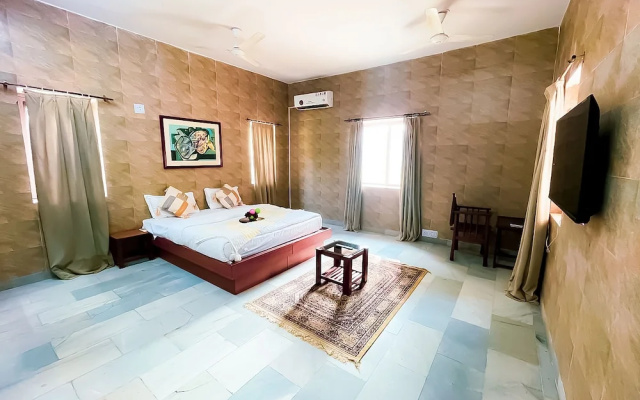 Roomshala 131 Willow Woods Farmhouse