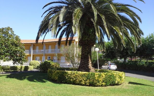 Отель Apartamentos San Pedro вид на фасад