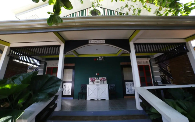 Purple Fountain Inn & Hostel