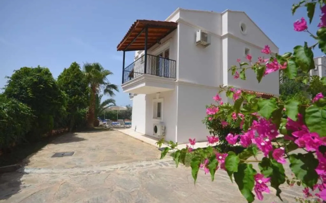 Deniz ve doğa manzaralı 3+1 villa leton