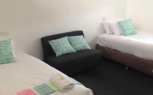 Elmore Victoria Hotel Motel