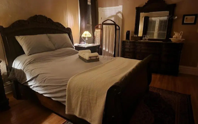 Downen House Bed & Breakfast