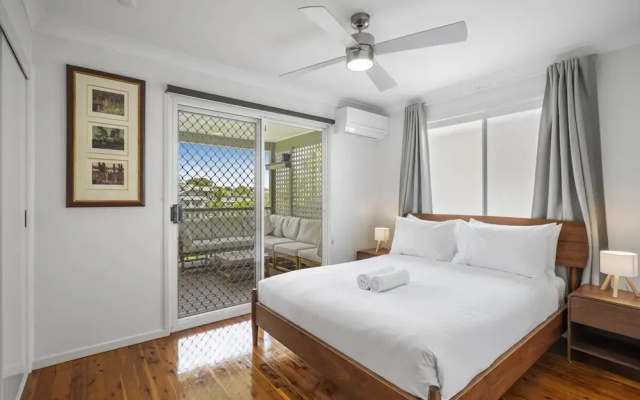 Bright 3-bed Home in Leafy Annerley